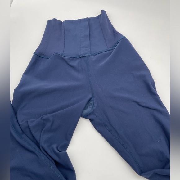 Lululemon hooked my eye flare leggings - Picture 7 of 8